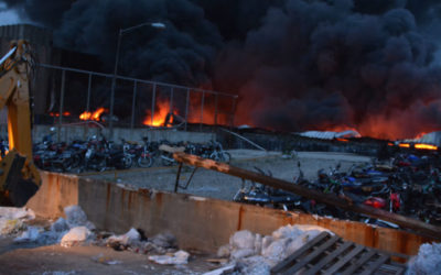 Choque tanquero incendia empresa Termo Envase zona industrial de Haina